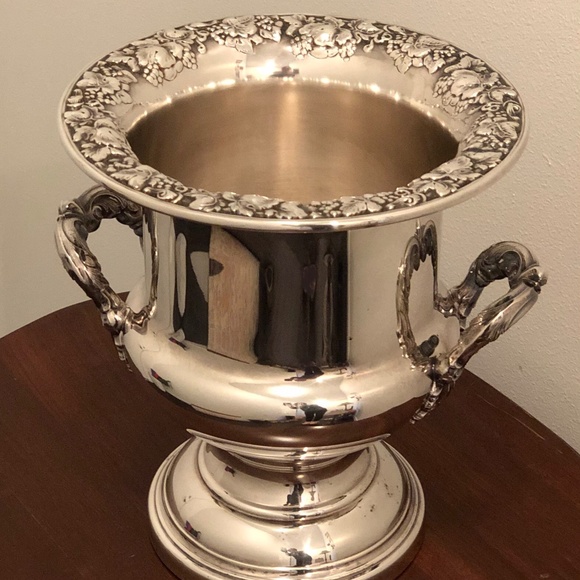 Vintage Champagne Wine Bucket Grape Vine and Leaves Repousse Silverplate - Picture 5 of 15